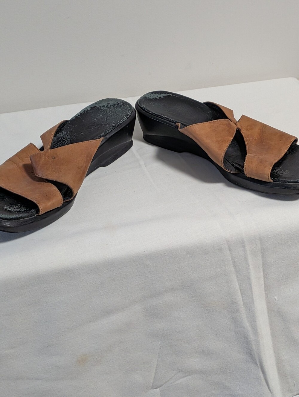 Clarks Brown Leather  Slide Sandals. Vintage. Square Toe . Fair Condition. 8.5. - Picture 8 of 9